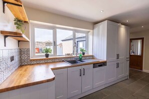 Fridge, oven, stovetop, dishwasher - Spacious 5-Bed Home with Views, Garden & Playroom (Silloth)