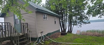 Popeye and Grammy’s Lookout Point: Cozy Lakeside Cabin for Two