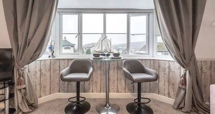 Cosy Deganwy Escape by the Sea & Conwy Mountain