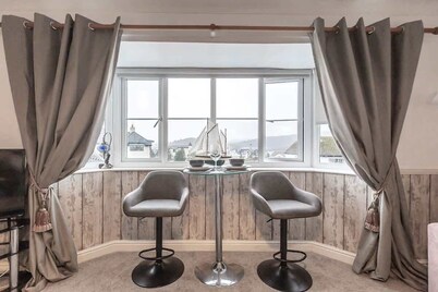 Cosy Deganwy Escape by the Sea & Conwy Mountain