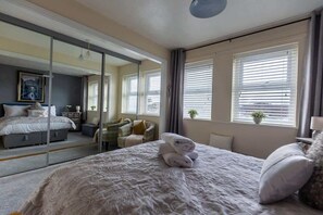 WiFi, bed sheets - Cosy Deganwy Escape by the Sea & Conwy Mountain (Deganwy)