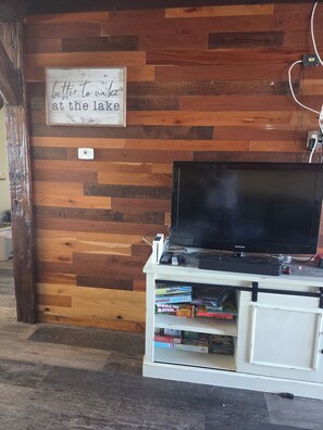 Interior - Sunset Point at the Nook — Charming Lakefront Home with Deck & Modern Comforts (Cornell)
