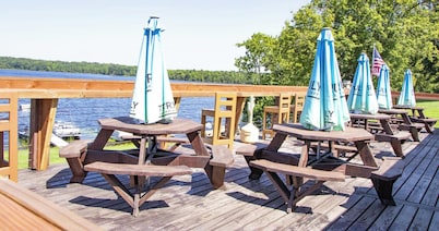 Sunset Point at the Nook — Charming Lakefront Home with Deck & Modern Comforts