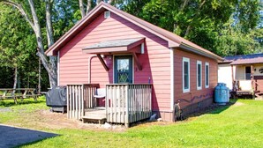 Exterior - Bob’s and Ella’s Cozy Cabin — Charming Retreat for 6 with Fire Ring (Cornell)