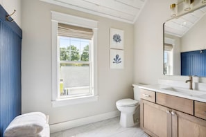 Ducha, secador de pelo, toallas