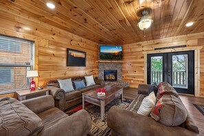 Smart TV, fireplace - Gatlinburg Summer Getaway - Indoor Pool, Hot Tub, Arcade & Sleeps 12 (Gatlinburg)