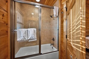 Shower, towels - Gatlinburg Summer Getaway - Indoor Pool, Hot Tub, Arcade & Sleeps 12 (Gatlinburg)