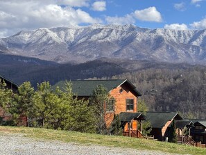 Exterior - Gatlinburg Summer Getaway - Indoor Pool, Hot Tub, Arcade & Sleeps 12 (Gatlinburg)