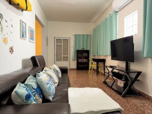 Smart TV, books, music library, stereo - Downtown House Movie Night Walk to Beach & Ferry (Vieques)