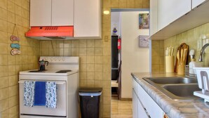 Private kitchen - Downtown House Movie Night Walk to Beach & Ferry (Vieques)