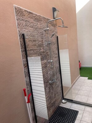 Hair dryer, towels, soap, toilet paper - Villa Jana chalet - Private Villa - Dead Sea - Jordan (Madaba)