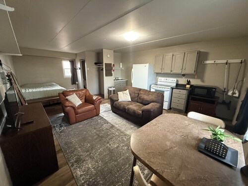 #2 Studio apartment with AC in Sheldon