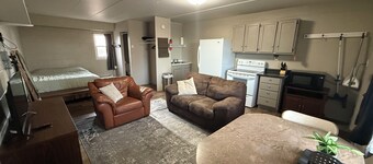 #2 Studio apartment with AC in Sheldon