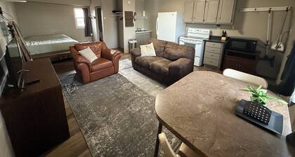 #2 Studio apartment with AC in Sheldon