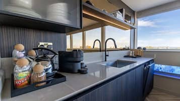 Réfrigérateur, four, plaque de cuisson, lave-vaisselle