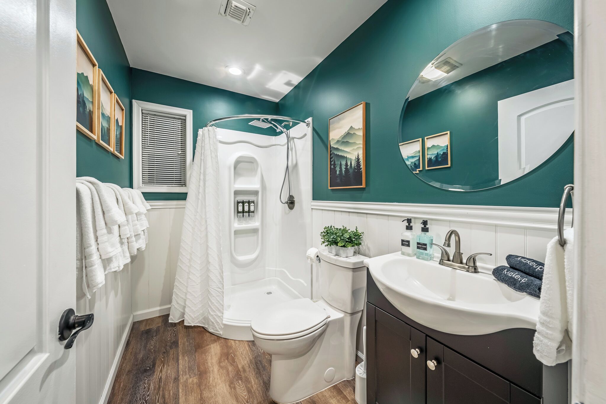 Dusch, hårtork, handdukar och tvål