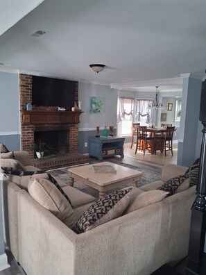 Living area - Blue coral retreat.. has plenty to offer (Myrtle Beach)