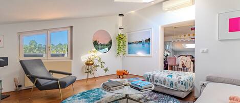 1 室のベッドルーム、アイロン / アイロン台、WiFi (無料)、ベッドシーツ