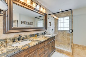 Hair dryer, towels - Boat Dock & Game Room: Waterfront Lake Norman Gem (Mooresville)