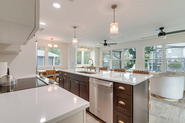 Refrigerador, microondas, parrilla de estufa y lavavajillas 