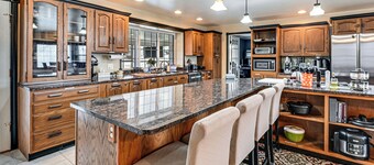 Walk to League Stadium: Huntingburg Family Home!