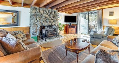 8 Mi to Cranmore Mtn Resort: A-Frame w/ Fire Pit