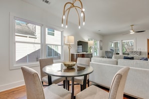 Dining - < 4 Mi to Mercedes-Benz: Modern West End ATL Stay (Atlanta)
