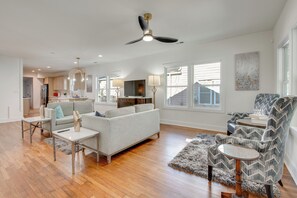 TV - < 4 Mi to Mercedes-Benz: Modern West End ATL Stay (Atlanta)