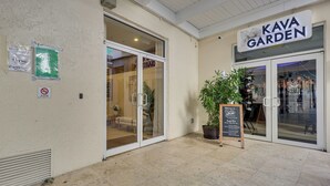 Exterior detail - South of Fifth - Walk to Beach & Ocean Dr - Pool (Miami Beach)