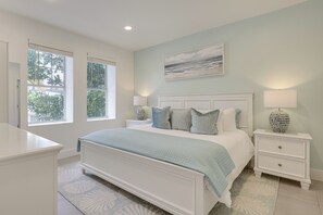 1 bedroom, iron/ironing board, Internet, bed sheets - Walk to Shore: Condo w/ Pool Access in Miami Beach (Miami Beach)