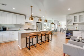 Fridge, microwave, stovetop, dishwasher - Fully Updated! 3,000-Sq-Ft Home Near Mercedes-Benz (Atlanta)