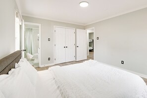 3 habitaciones, tabla de planchar con plancha y acceso a internet 