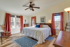 3 bedrooms, iron/ironing board, Internet, bed sheets - 15 Mi to Kartchner Caverns: Quiet Gem w/ Mtn Views (Benson)