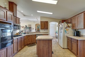 Fridge, microwave, stovetop, dishwasher - 15 Mi to Kartchner Caverns: Quiet Gem w/ Mtn Views (Benson)