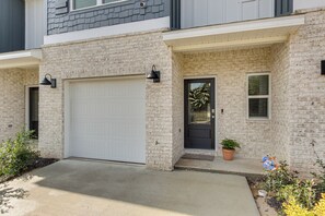 Exterior detail - Walk to Biloxi Beach Fun! Chic & Updated Townhome (Biloxi)