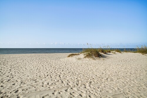 Walk to Biloxi Beach Fun! Chic & Updated Townhome