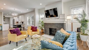 TV - Easy MARTA Access! Modern ATL Home w/ Deck (Atlanta)