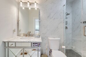 Hair dryer, towels - Easy MARTA & Mercedes-Benz Access! ATL Home Base (Atlanta)