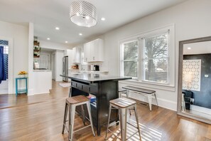 Fridge, microwave, stovetop, dishwasher