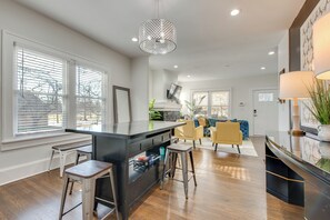 Interior - Easy MARTA & Mercedes-Benz Access! ATL Home Base (Atlanta)