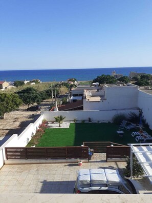 Property grounds - Cozy sea-view villa just minutes from Selinunte Archaeological Park (Triscina)