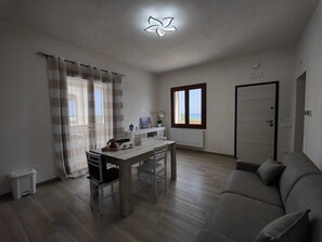 TV - Cozy sea-view villa just minutes from Selinunte Archaeological Park (Triscina)