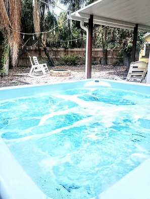 Outdoor spa tub - Charming Home with Hot Tub and Garden, 20 minutes to Beach. (Palmetto)