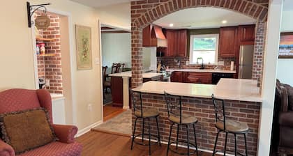 Bluemont home just minutes to wineries, breweries, hiking and more!