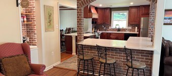 Bluemont home just minutes to wineries, breweries, hiking and more!