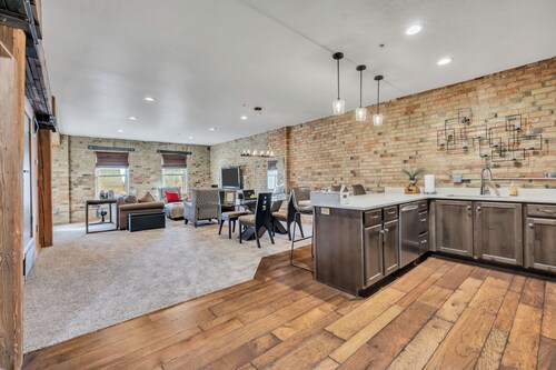 Historic downtown loft with a perfect location