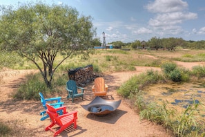 Property grounds - Selena Tiny House - Hot Tub & Fire Pit (Fredericksburg)