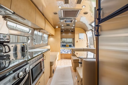 Lucinda Airstream - Fire Pit & Hot Tub