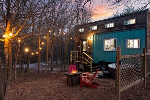 Terrace/patio - Willie Tiny House - Fire Pit & Hot Tub (Fredericksburg)