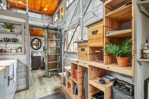 Interior - Willie Tiny House - Fire Pit & Hot Tub (Fredericksburg)